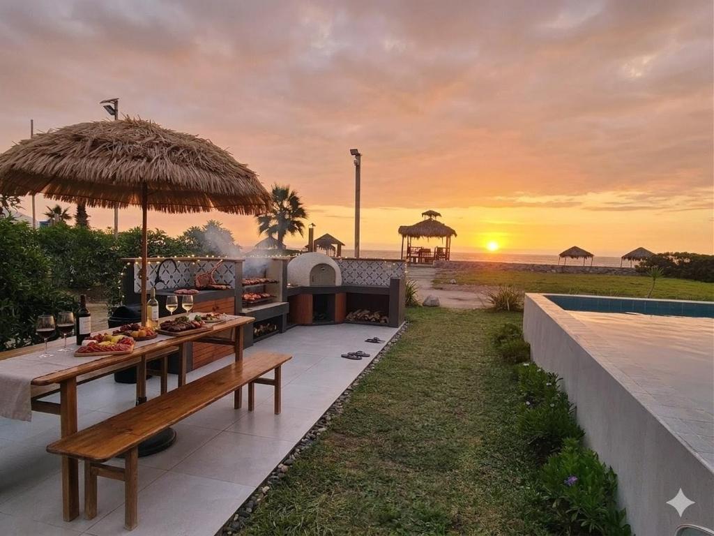 HERMOSA CASA CON PISCINA FRENTE AL MAR - PRIMERA FILA - 5