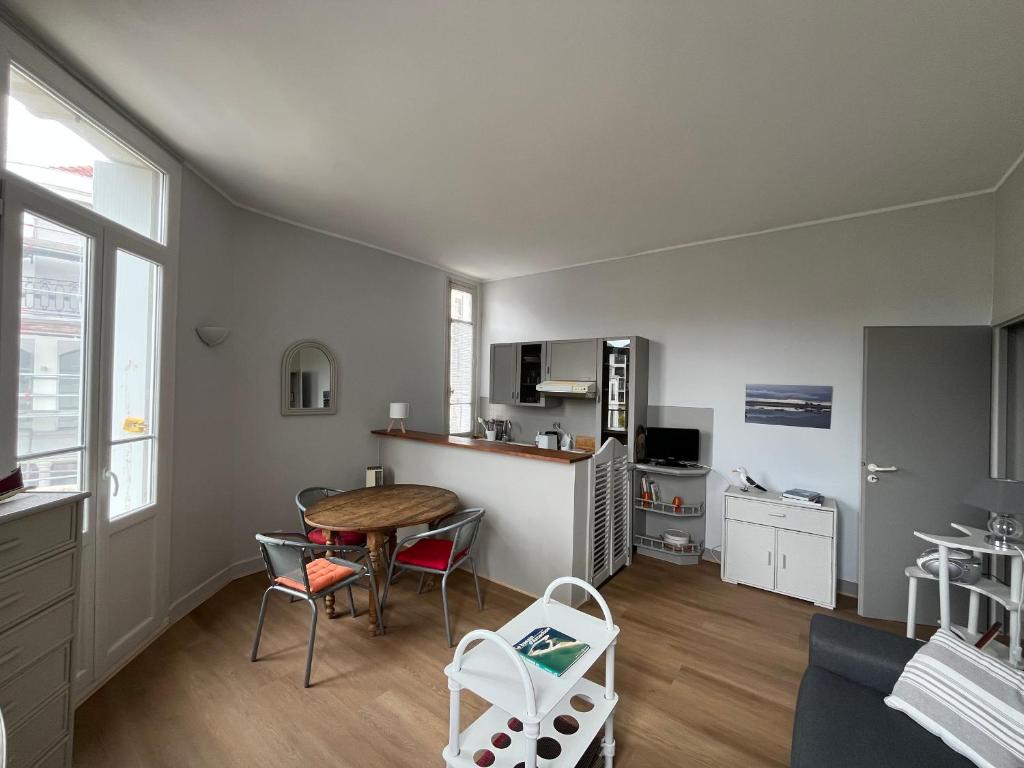 Charmant appartement en centre-ville - 2 pers. - FR-1-319-639 - 3