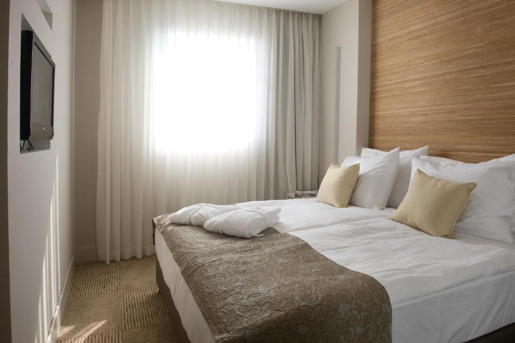 Ramada Hotel & Suites by Wyndham Netanya photo