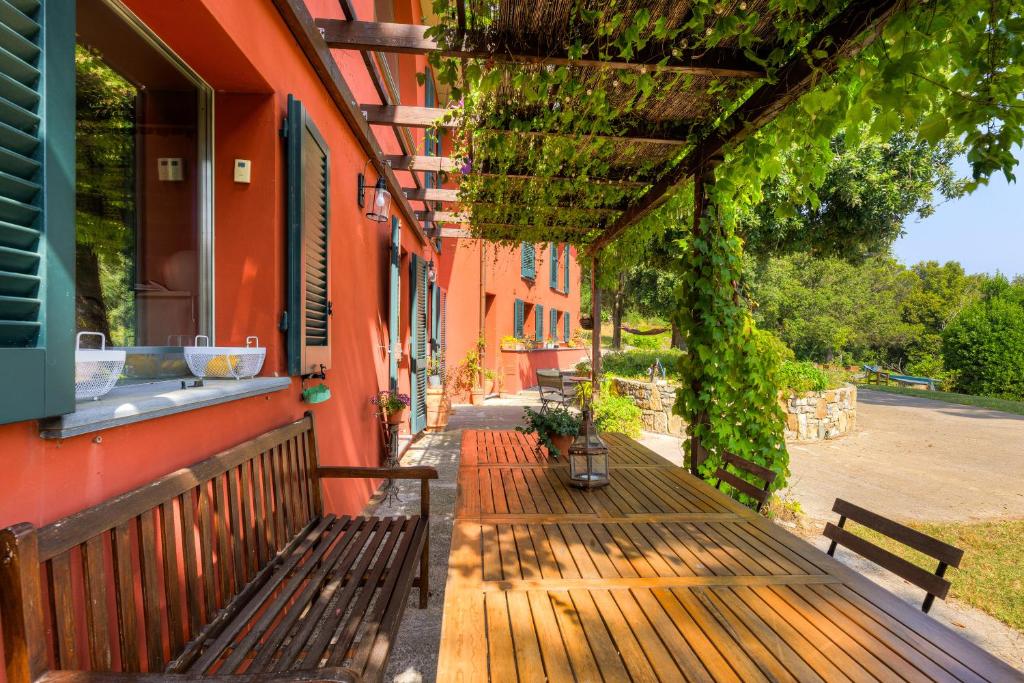la villa rossa nestled between the hills and the sea - 3