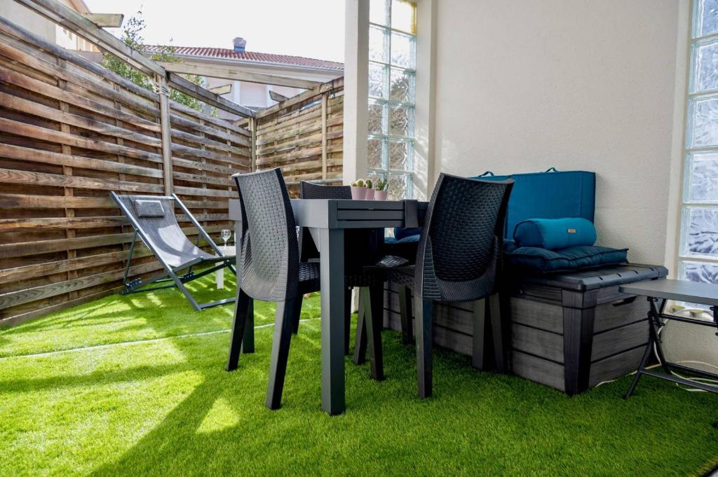 Residence du Centre Joli studio rénové avec coin nuit terrasse et parking privé - 2