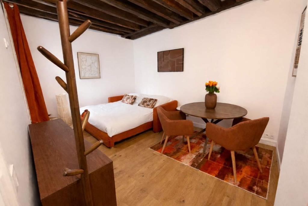 Paris 5 cosy Appartement metro Cardinal lemoine - 2