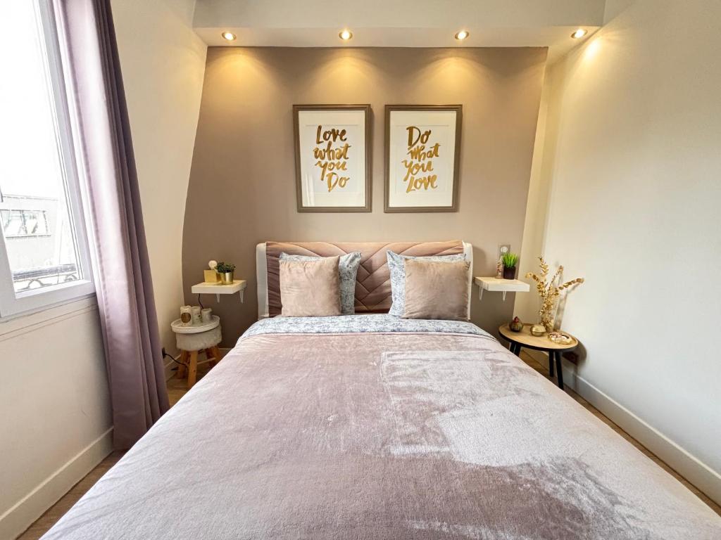 Sublime appartement refait à neuf en dernier étage baigné de lumière avec une très belle hauteur sous plafond 2 chambres en plein centre de Paris - 4