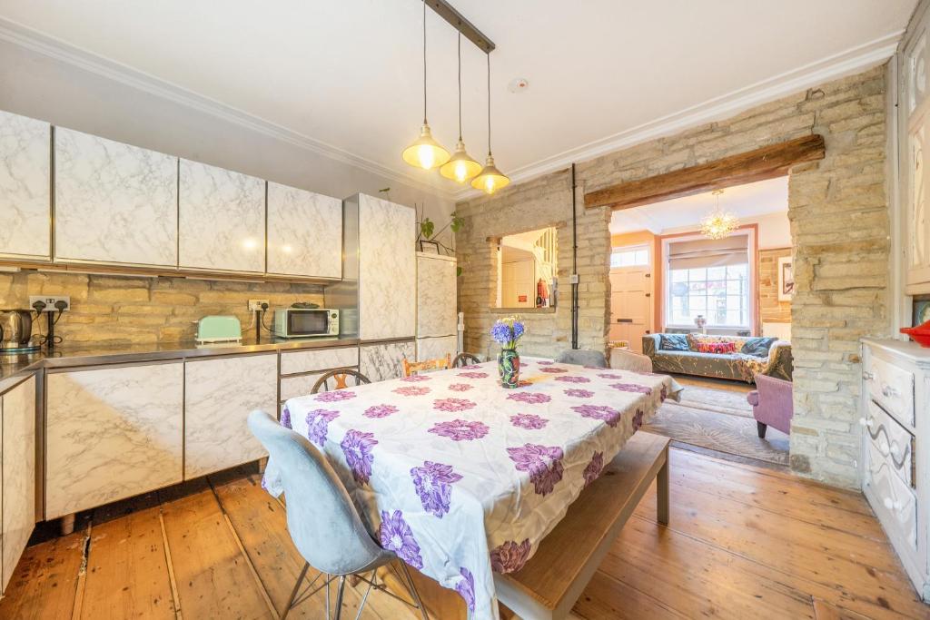 Period Townhouse, Hebden Bridge photo 3