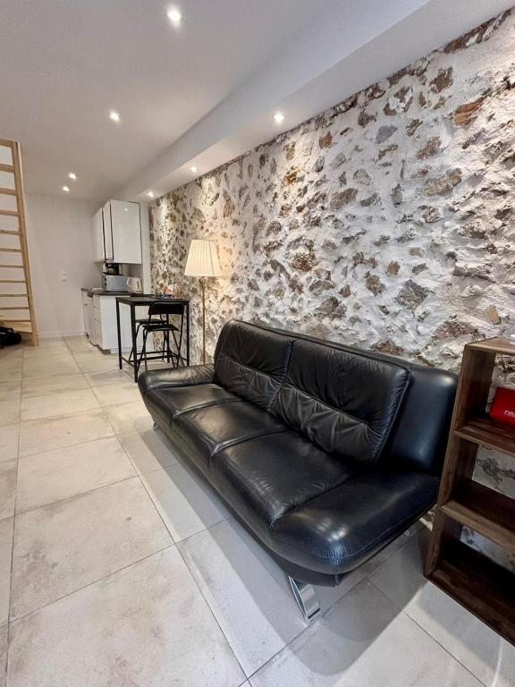 BRULEE - BRAND NEW - 2 room duplex WIFI, AC, central - 1