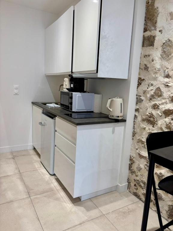 BRULEE - BRAND NEW - 2 room duplex WIFI, AC, central - 2