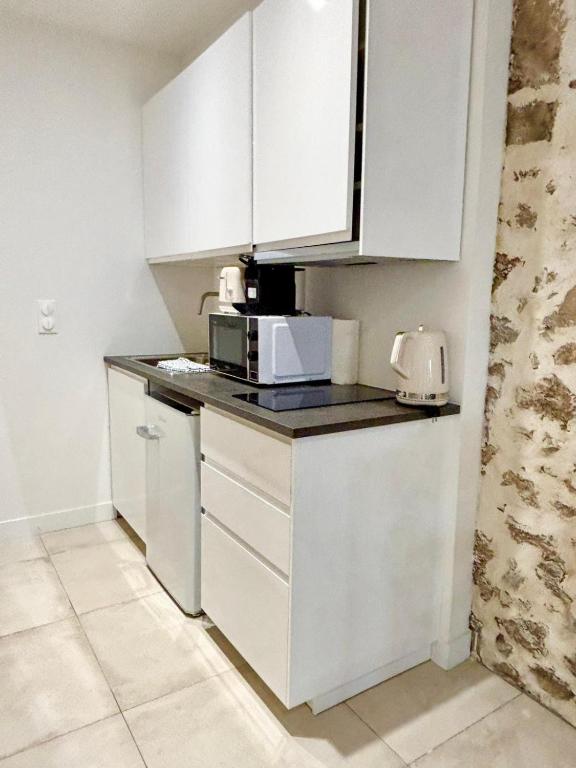 BRULEE - BRAND NEW - 2 room duplex WIFI, AC, central - 4