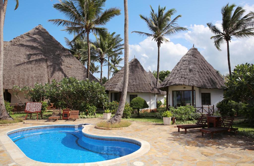 Sultan Sands Island Resort & Spa — Swimming pool in Kiwengwa, Zanzibar North