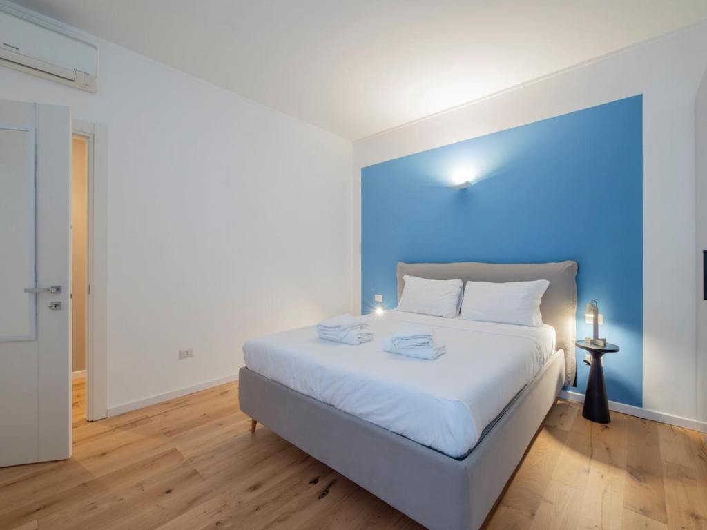 Xenia Milano - 2 rooms apt in Via Breno 1 - 2
