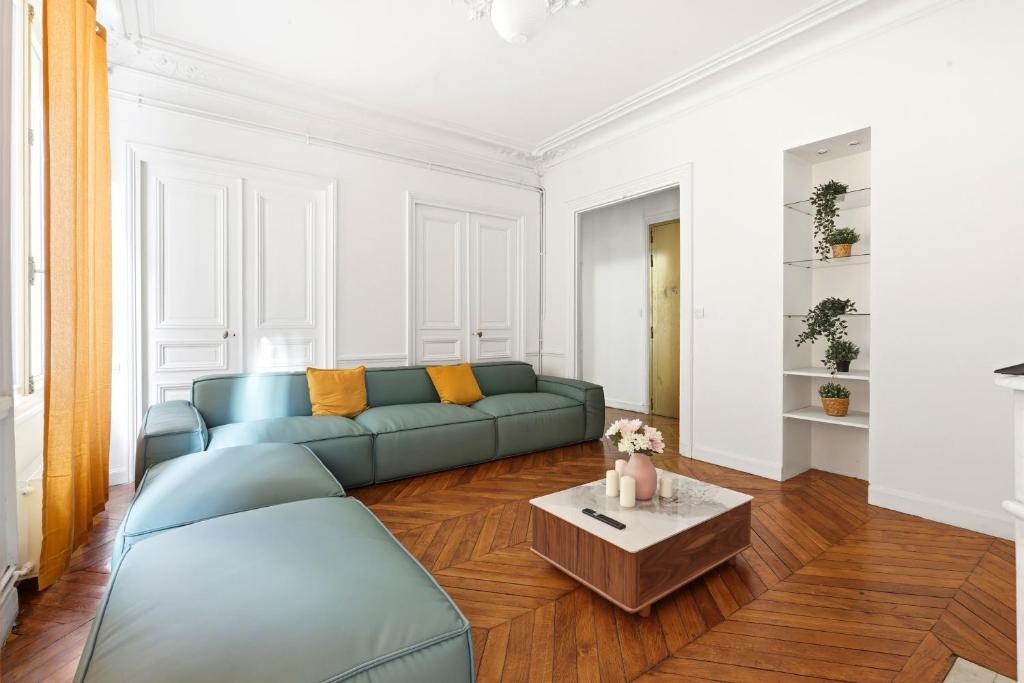 Modern Paris 2BR Apartment-Central Stay with Netflix - 2