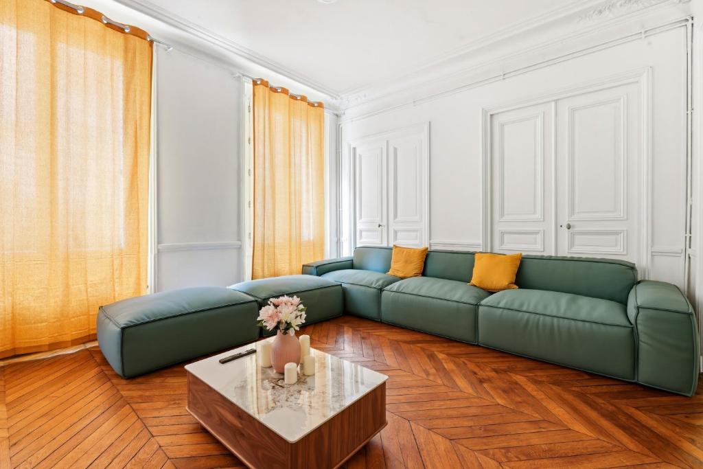 Modern Paris 2BR Apartment-Central Stay with Netflix - 5