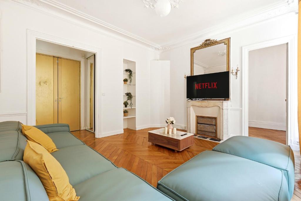 Modern Paris 2BR Apartment-Central Stay with Netflix - 3