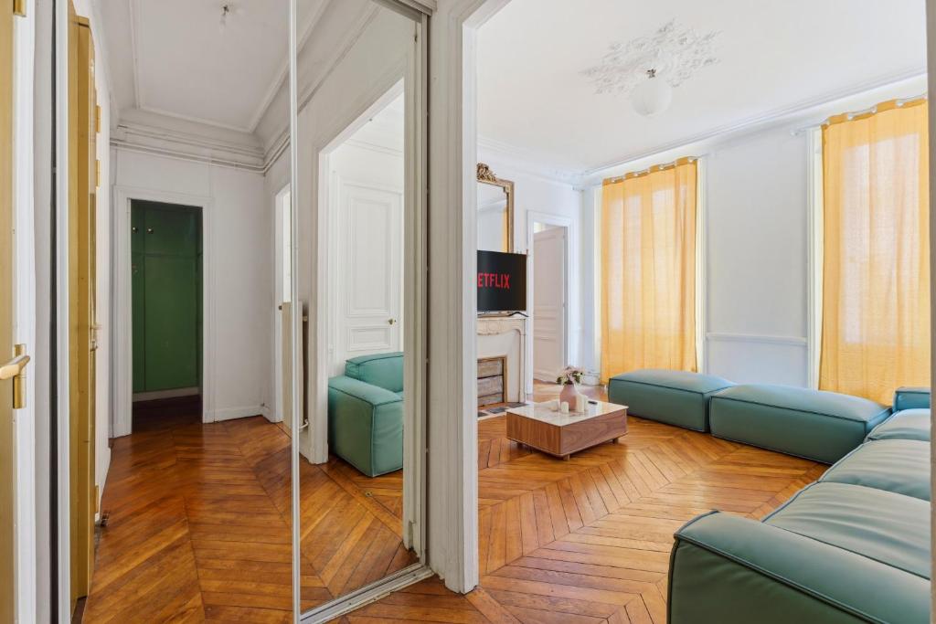 Modern Paris 2BR Apartment-Central Stay with Netflix - 4