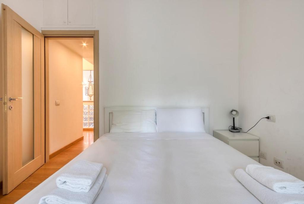 Xenia Milano - 3 rooms apt in Via Broggi 15 - 2
