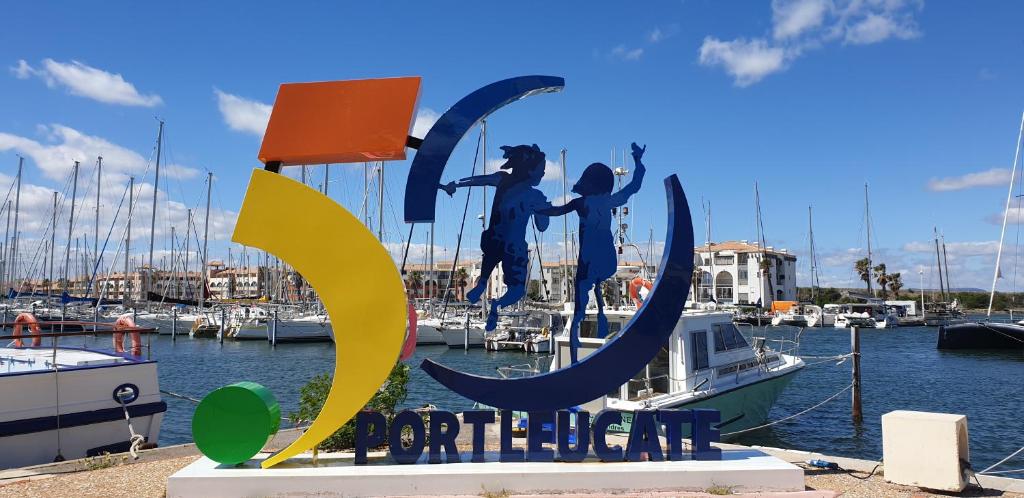 T2, parking, vue sur le port - 4