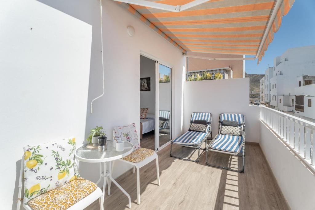 Céntrico Ático con Terraza Privada - 1