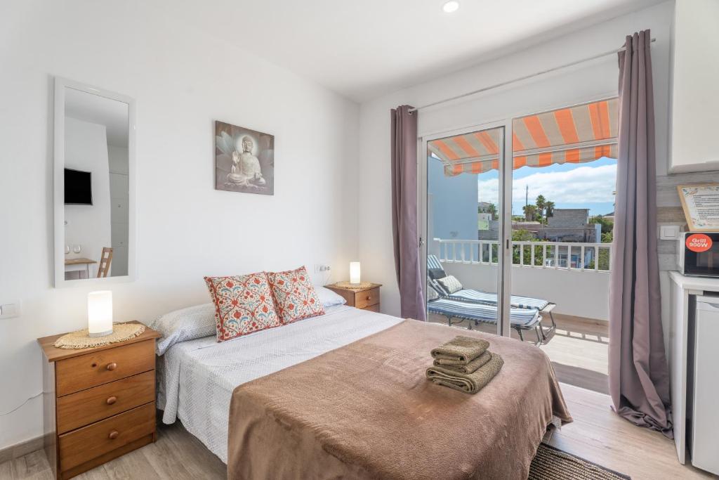Céntrico Ático con Terraza Privada - 3