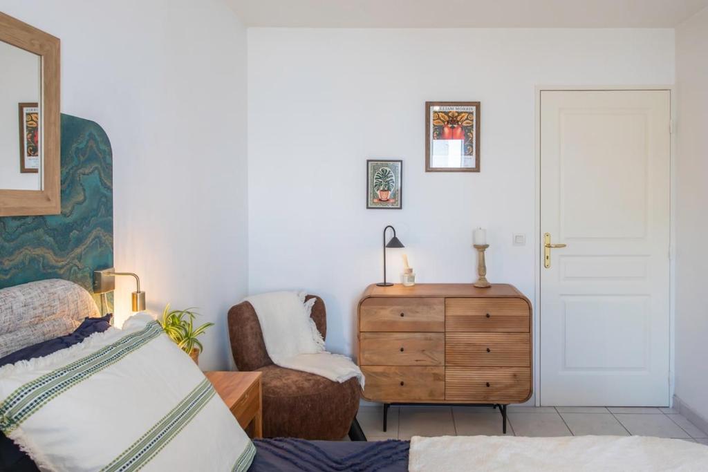 Modern 2-Bedroom Sea View, Air Conditioning, Balcony - 4
