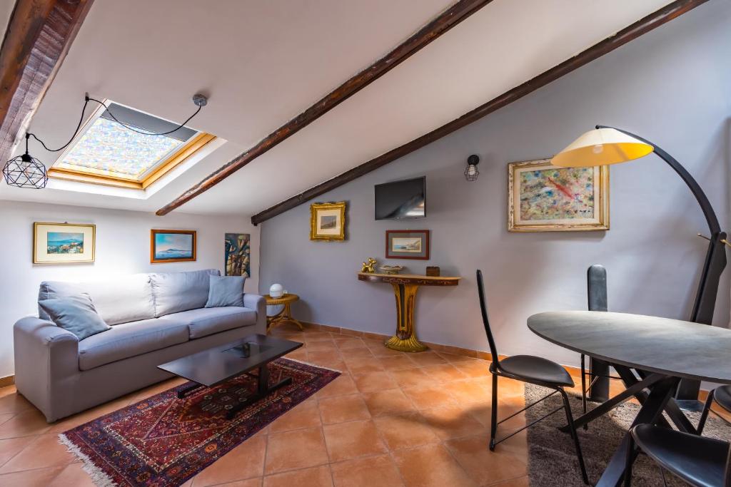 Alessios House by NapoliApartments - 1