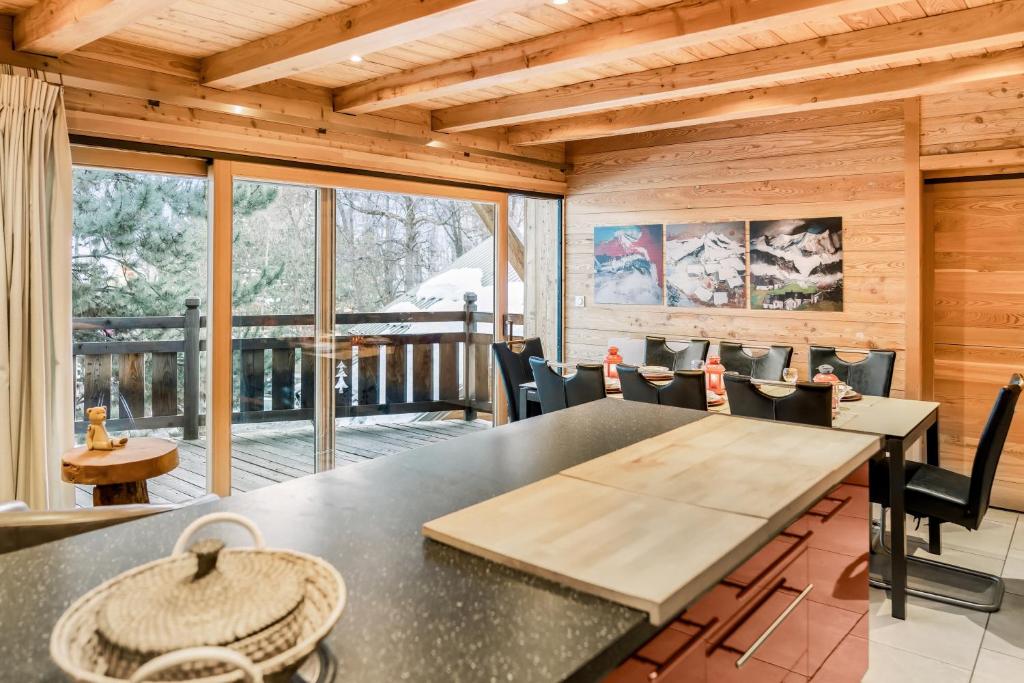 CHALET EVEREST Les CHALETS D'HINOUKA SERRE CHEVALIER-CHANTEMERLE 200 m des pistes - 1