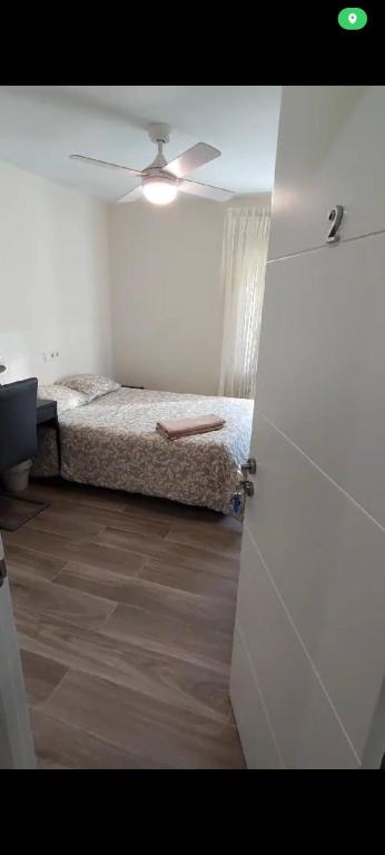 Cozy Guest Room in Modern Madrid Flat - Perfect for Digital Nomads - 1