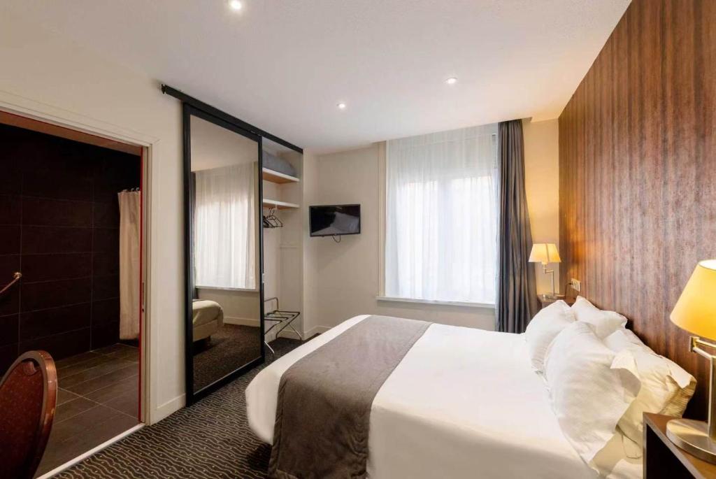 Metropol Hotel - 1