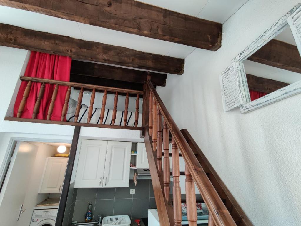Studio mezzanine climatisé - Pinède - Plage à pied sous les pins - 1