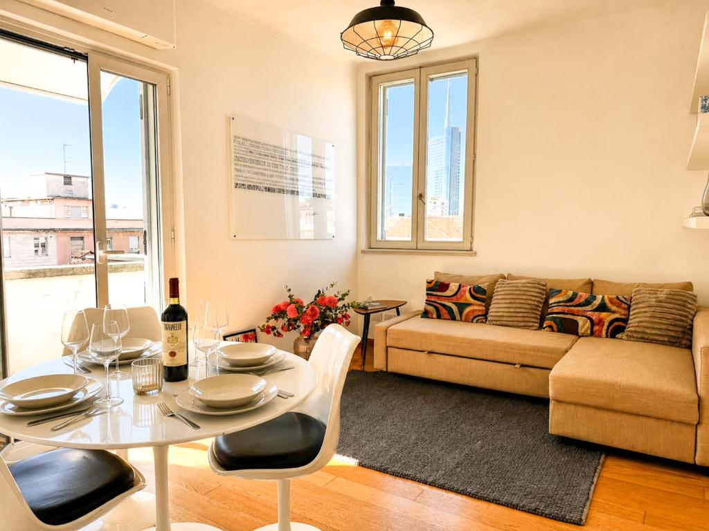 Brera Elegant 5th Floor Flat with Balcony - 1