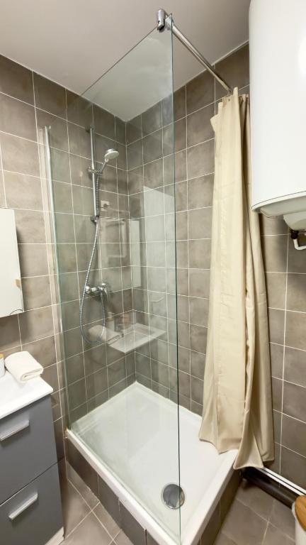 Easy Access to Central Paris - 5 min Metro Line 7, La Vilette Park nearby - 5