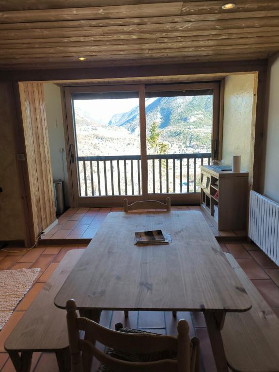 Camp de base idéalement situé à 5 mn de Briançon duplex 6 personnes - 4