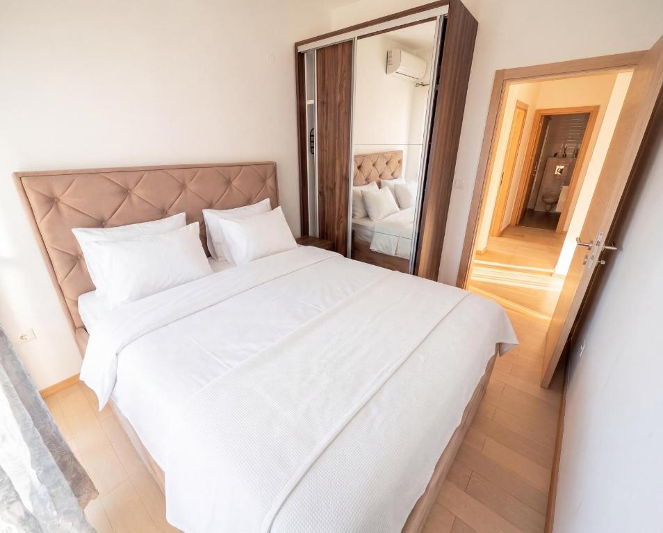 Sea Breeze Becici - 4