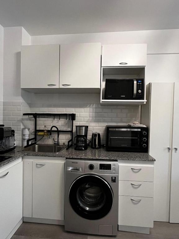 Excelente departamento en Buenos Aires con balcon - 4