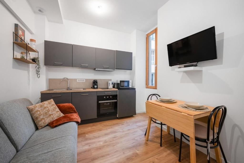 Charming 2 rooms, sleeps 4 Nice center - 1