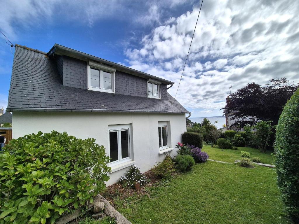 Holiday Home in Perros-Guirec Pink Granite Coast - 3