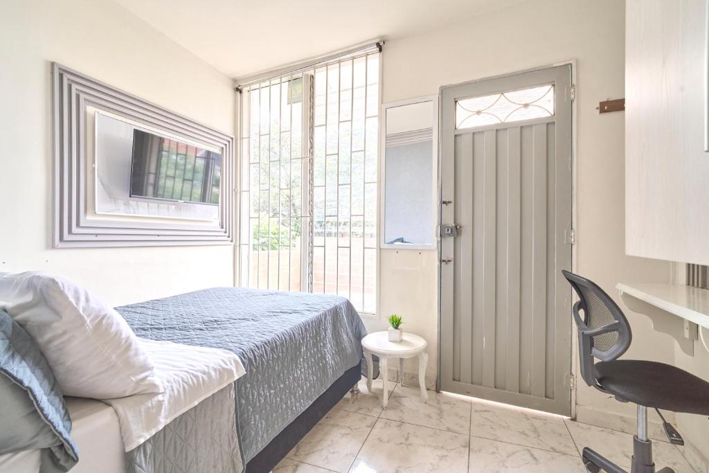 El Poblado Room #1 with Private Bathroom, Balcony in Shared Apartment - 3