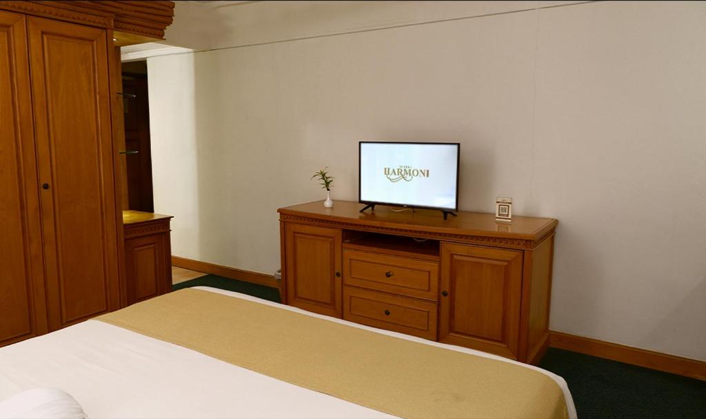 Shared lounge/TV area