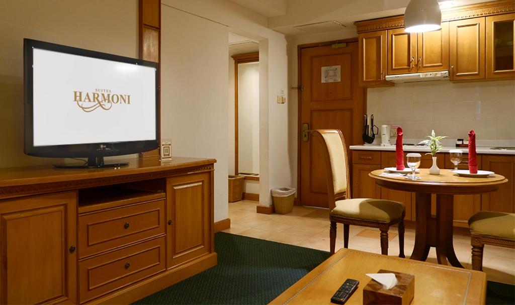 Shared lounge/TV area