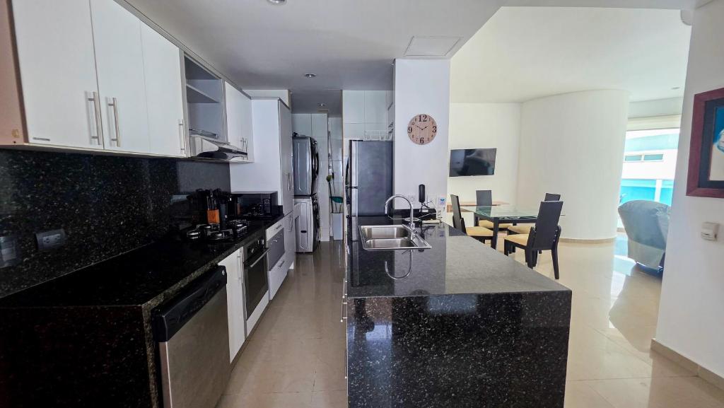 Modern 2BR with Ocean View Walk to Beach 16th Floor Bocagrande Cartagena - 3
