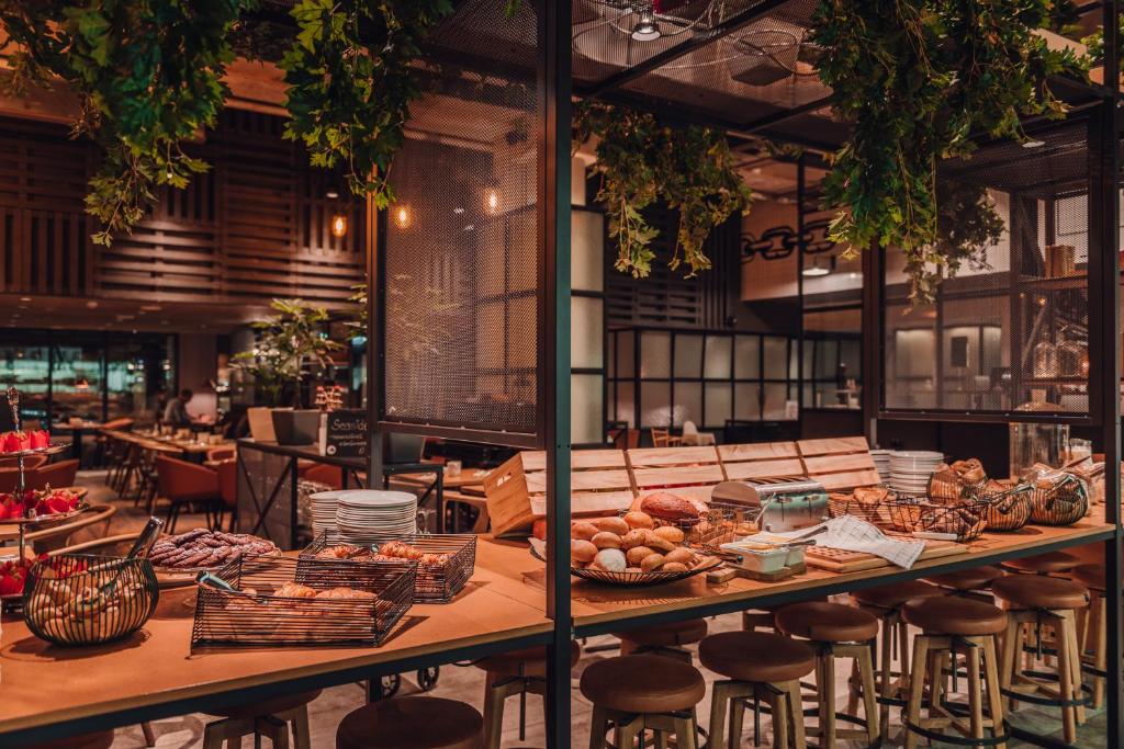 Еда и напитки