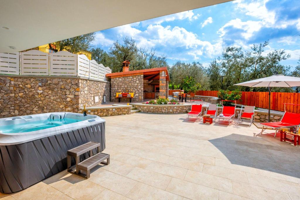 Villa Hemera - Mediterranean elegance with private jacuzzi and Capri views - 4