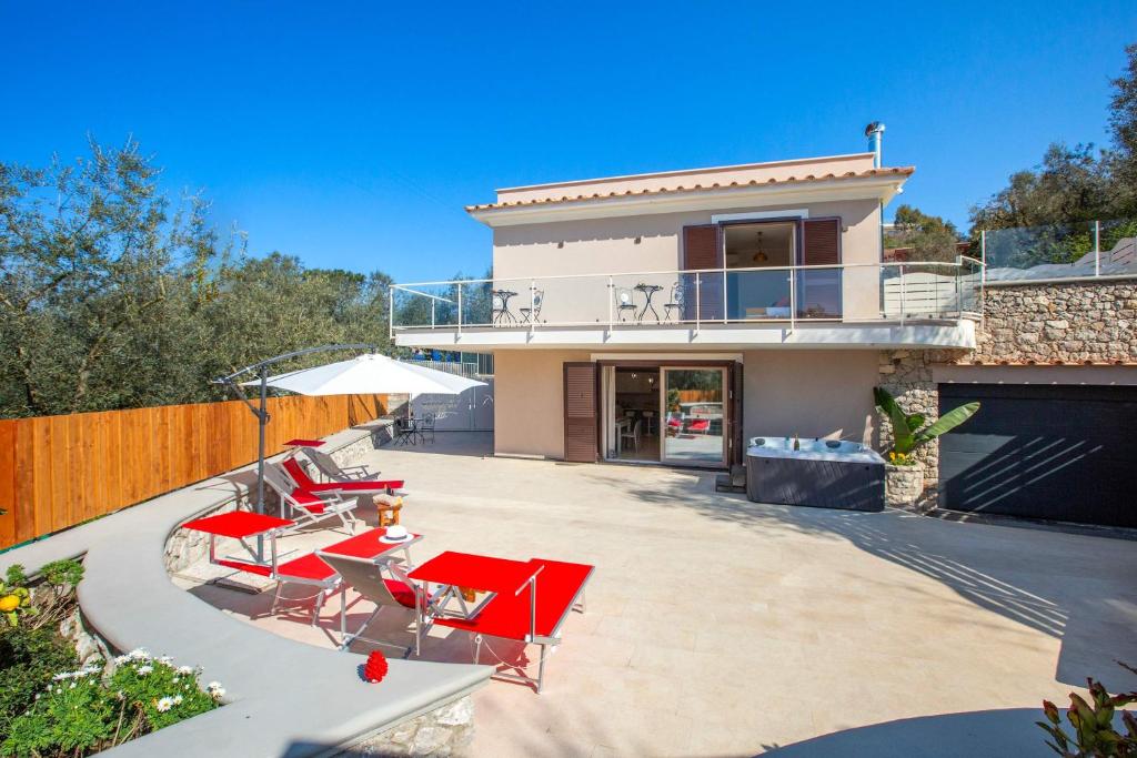Villa Hemera - Mediterranean elegance with private jacuzzi and Capri views - 3