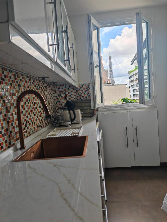 Grand Appartement Eiffel Tower View - 3