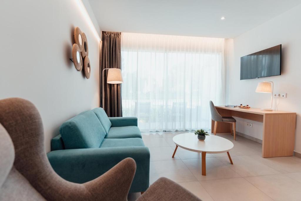 Petit Sagitario Adults only — Hotel rooms in Santandria, Balearic Islands