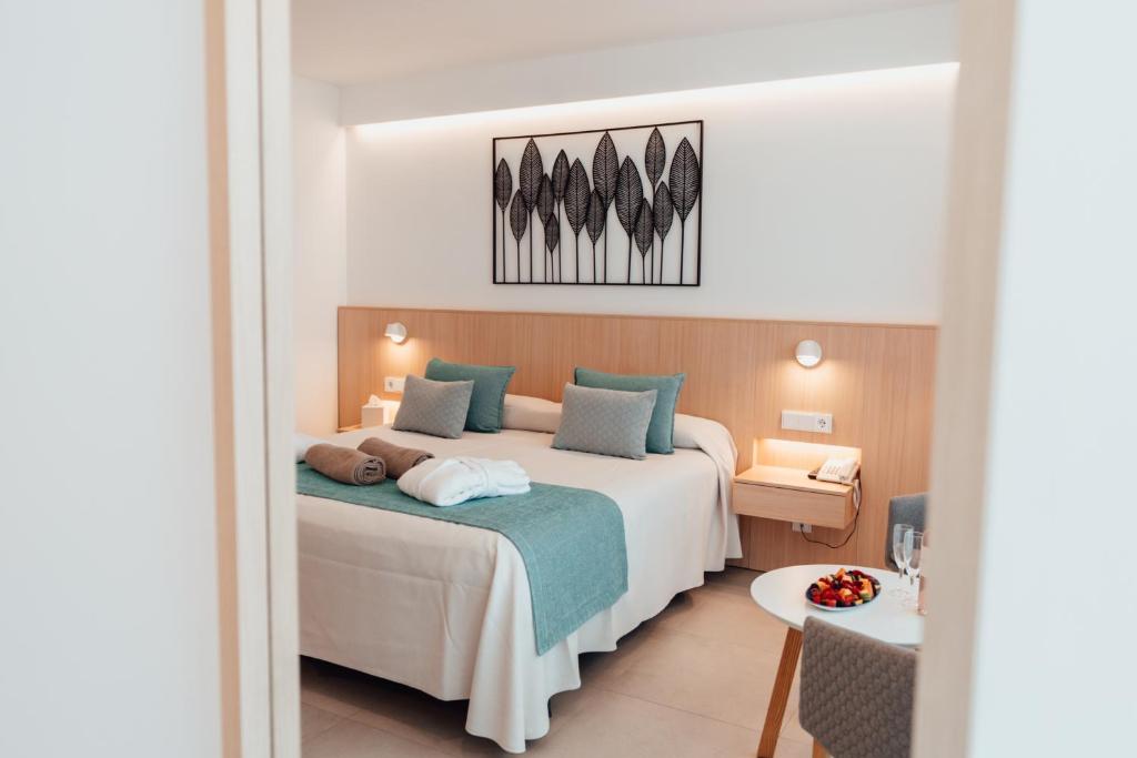 Petit Sagitario Adults only — Hotel rooms in Santandria, Balearic Islands