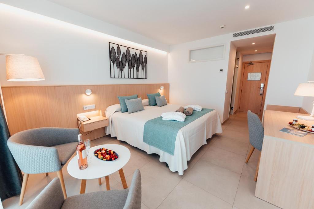 Petit Sagitario Adults only — Hotel rooms in Santandria, Balearic Islands
