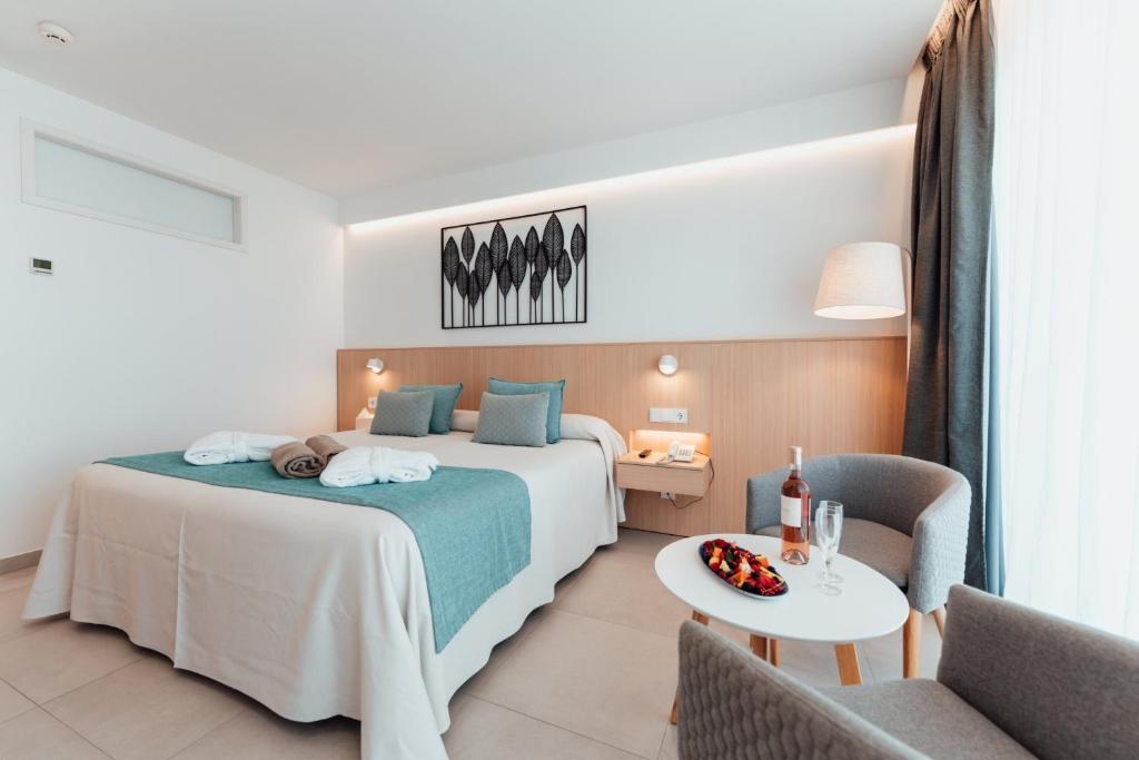 Petit Sagitario Adults only — Hotel rooms in Santandria, Balearic Islands