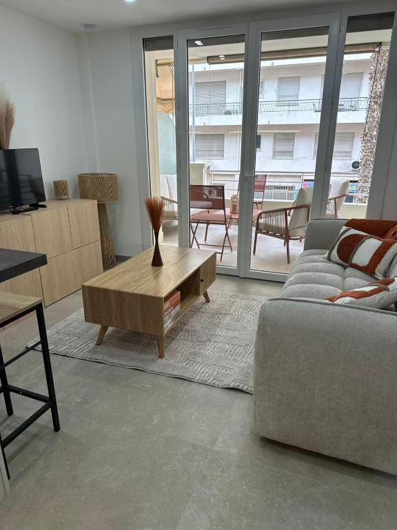 Luxury location , ideally situated near sea - 3