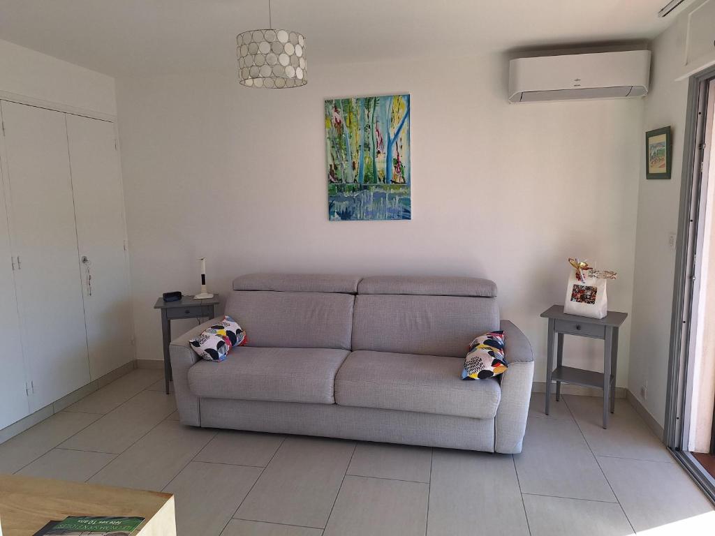 Studio lumineux parking privé 2mn plage et Sanary - 4