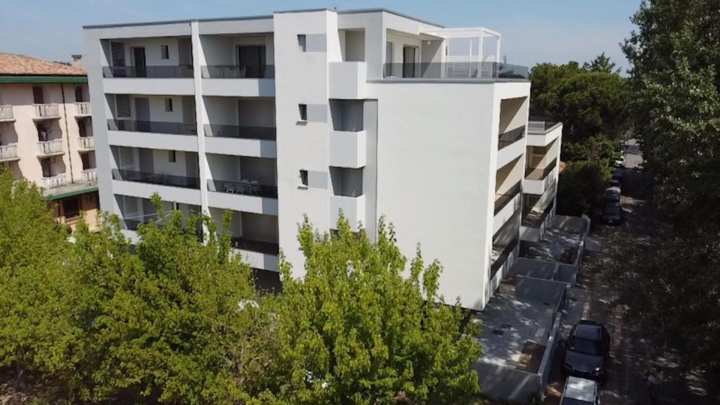 Bright apartment with terrace near the sea - 3