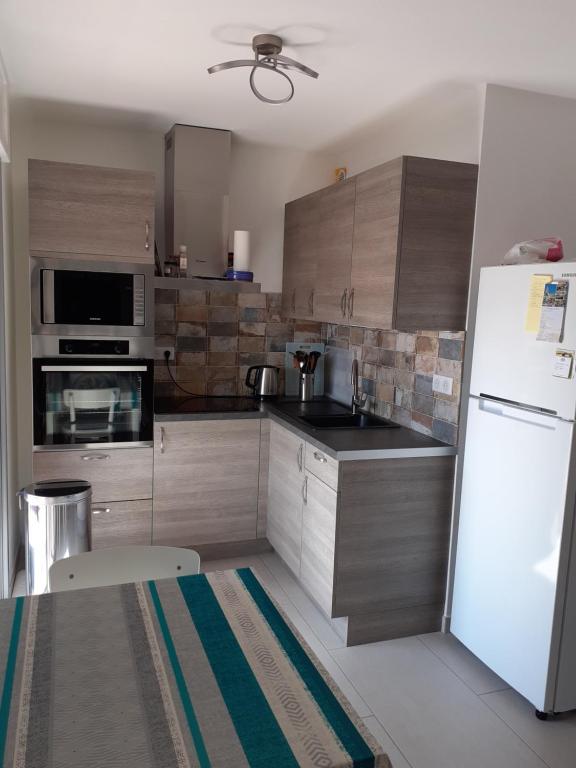 Studio lumineux parking privé 2mn plage et Sanary - 5